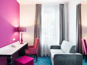 Habitación estándar, 1 cama doble con sofá cama | Minibar, caja fuerte, escritorio y cunas gratuitas