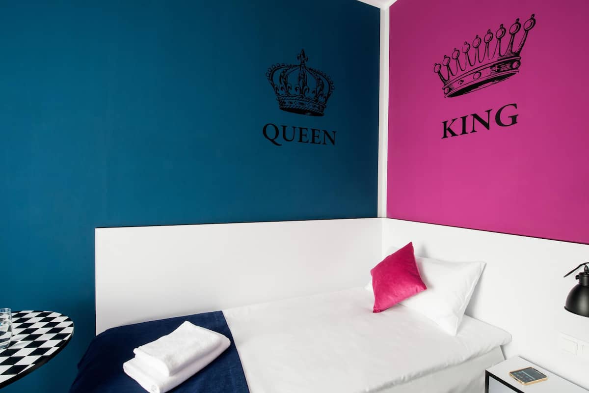 standard room, 1 single bed | minibar, in-room safe, desk, free cots/infant beds