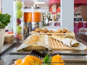 Frukostbuffé varje dag (PLN 40 per person)