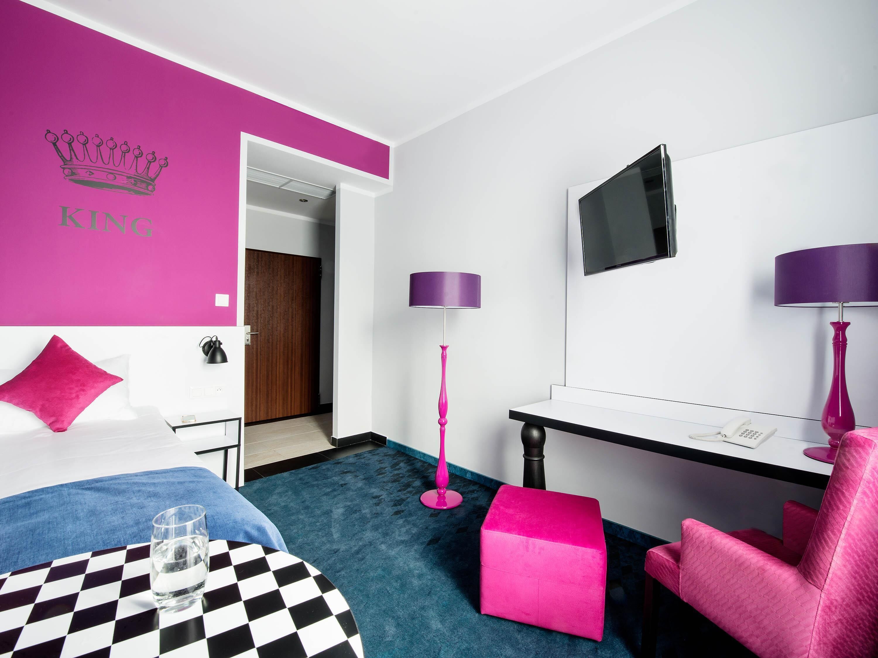 Standard Room, 1 Twin Bed | Minibar, in-room safe, desk, free cribs/infant beds