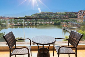Zimmer, 2 Doppelbetten, Seeblick | Blick auf den See