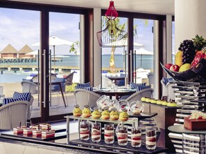 2 restaurants, breakfast, lunch, dinner served; international cuisine