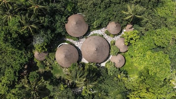 Couples treatment rooms, body treatments, hydrotherapy, aromatherapy