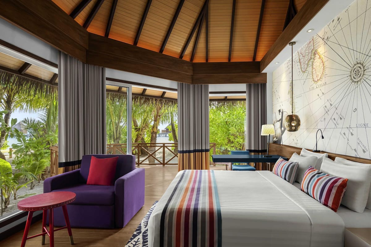 Huvila, rannan lähellä | Ylelliset vuodevaatteet, minibaari, tallelokero huoneessa, työpöytä