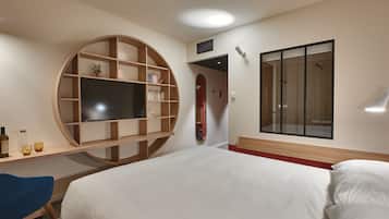 Standard Room, 1 Double Bed | Desk, soundproofing, iron/ironing board, free WiFi