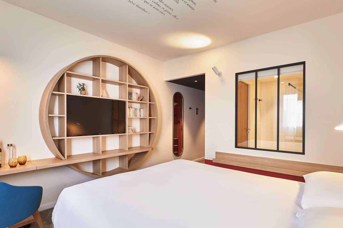 Standard Room, 1 Double Bed | Desk, soundproofing, iron/ironing board, free WiFi