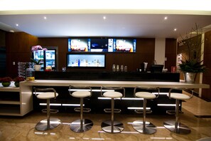 Bar (on property) - LYZ Business Hotel (Lima)