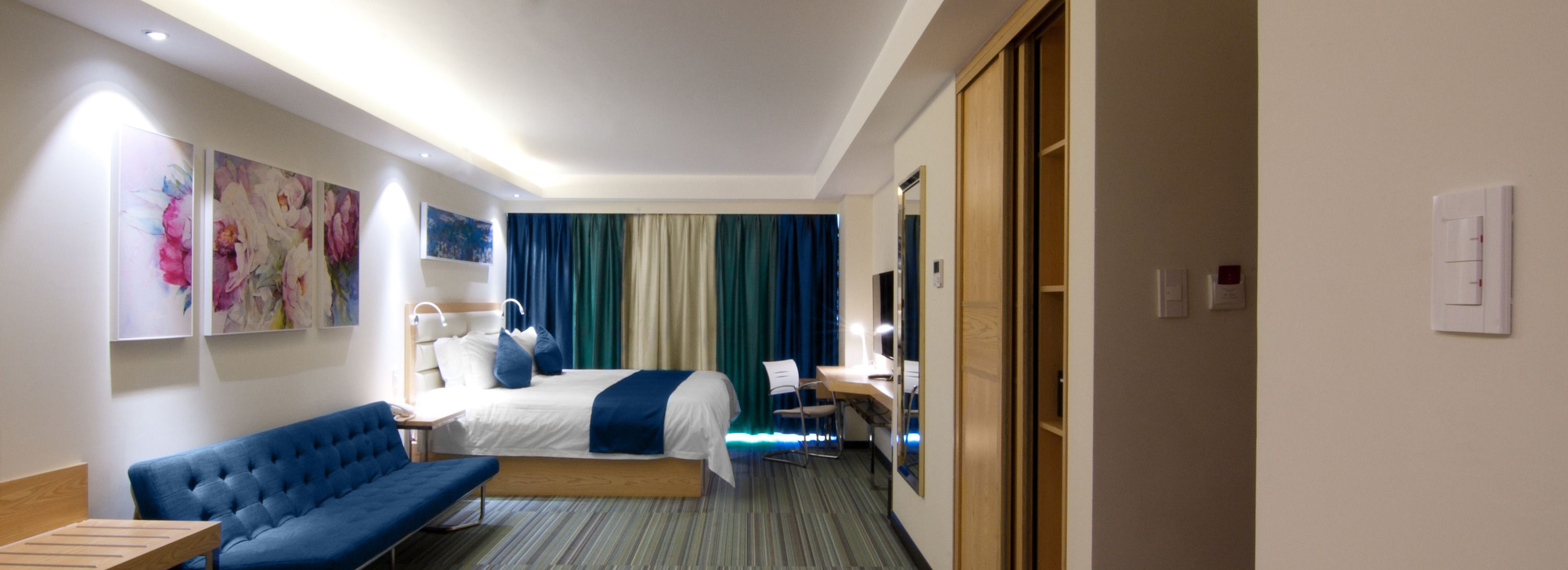 in-room safe, desk, soundproofing, free wifi