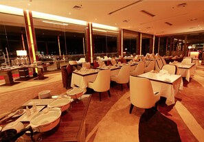 Breakfast, lunch, dinner served; international cuisine