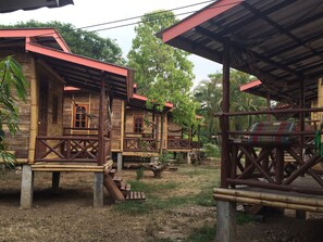 Exterior - Family Huts (Pai)
