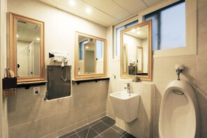 Shower, free toiletries, hair dryer, towels - Blueboat Hostel Jeonju (Jeonju)