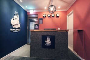Reception - Blueboat Hostel Jeonju (Jeonju)