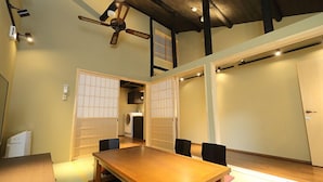 Gambar tidak terklasifikasi, 3 dari 35, tombol