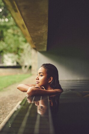 Indoor pool, outdoor pool - Santani Wellness Kandy (Medadumbara)