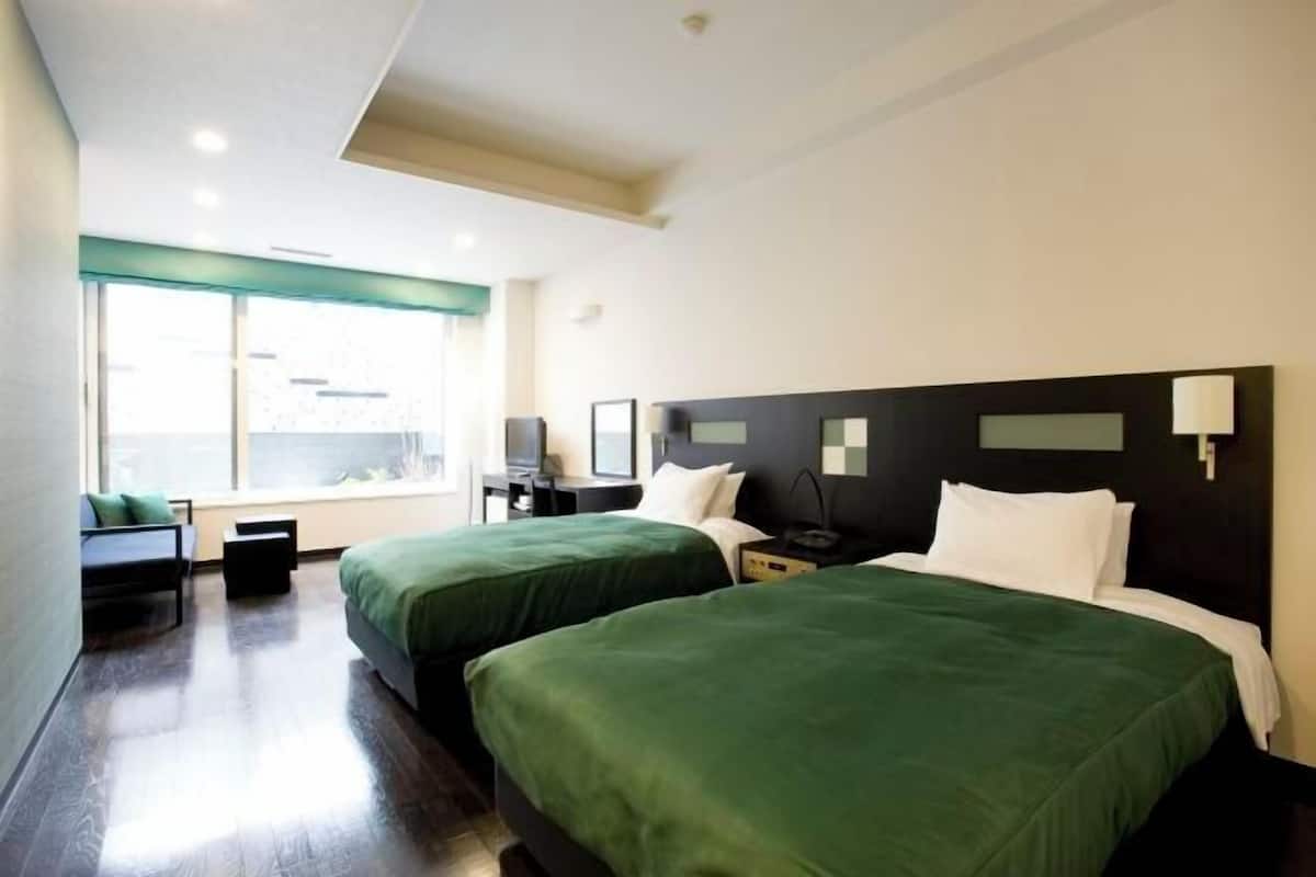 In-room safe, free WiFi, bed sheets