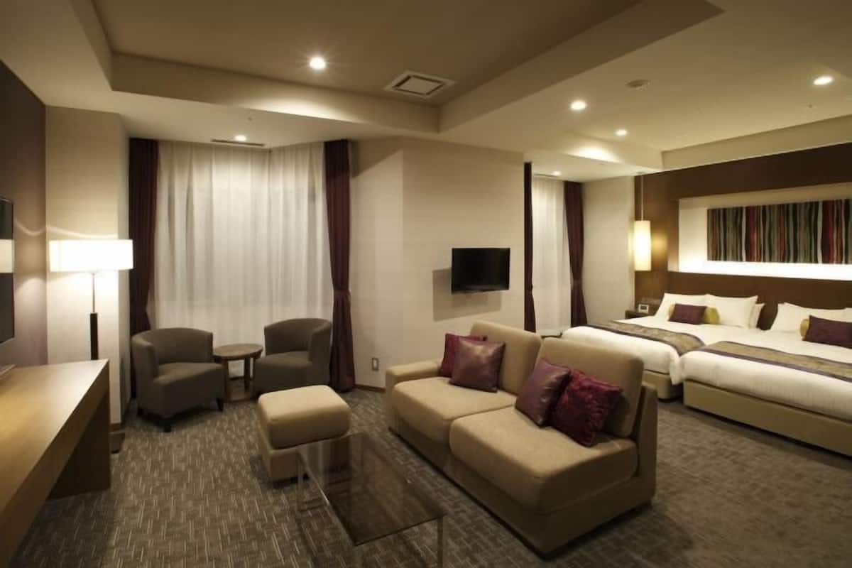In-room safe, free WiFi, bed sheets