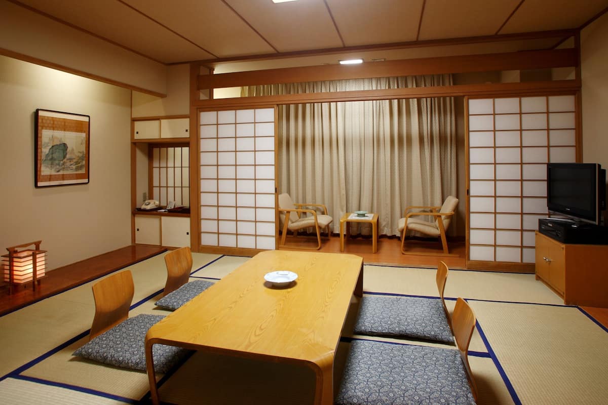 In-room safe, free WiFi, bed sheets