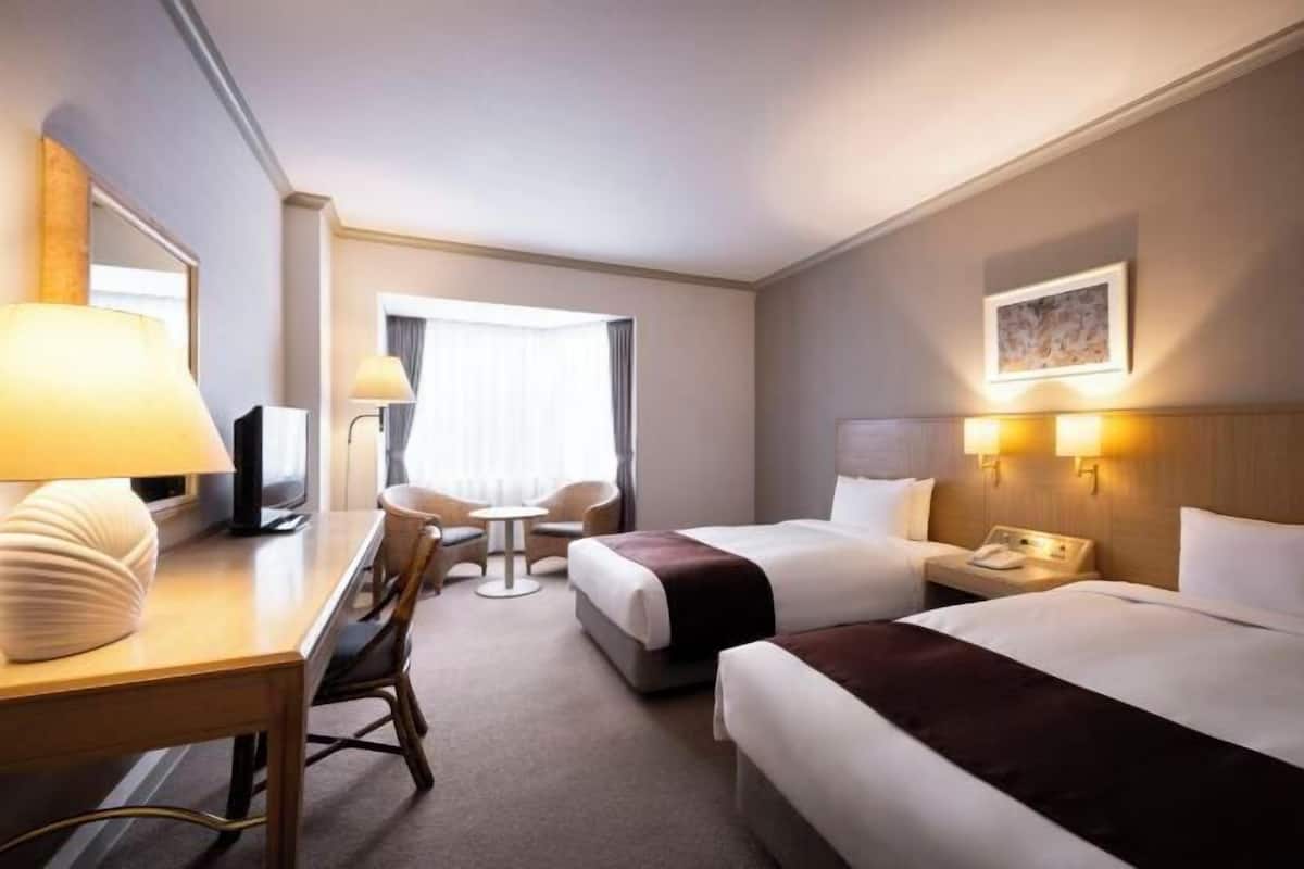 In-room safe, free WiFi, bed sheets