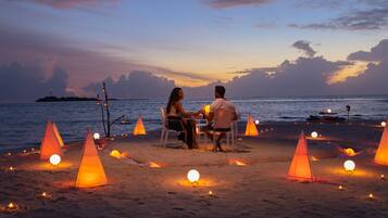 3 restaurants, breakfast, lunch, dinner served; international cuisine