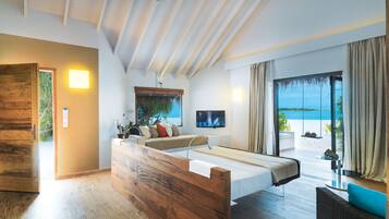 Beach Suite | Premium bedding, minibar, in-room safe, desk
