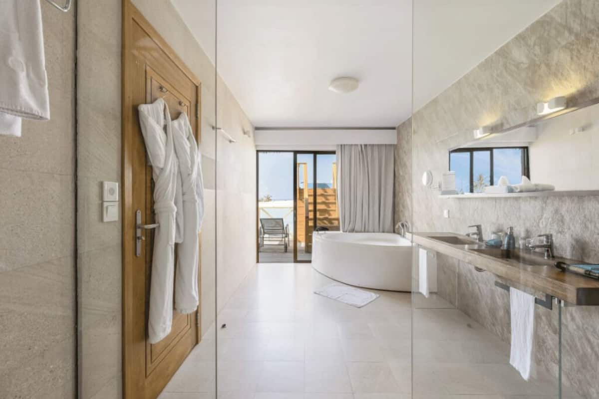 lagoon suite with slide | bathroom | shower, rainfall showerhead, eco-friendly toiletries, hair dryer