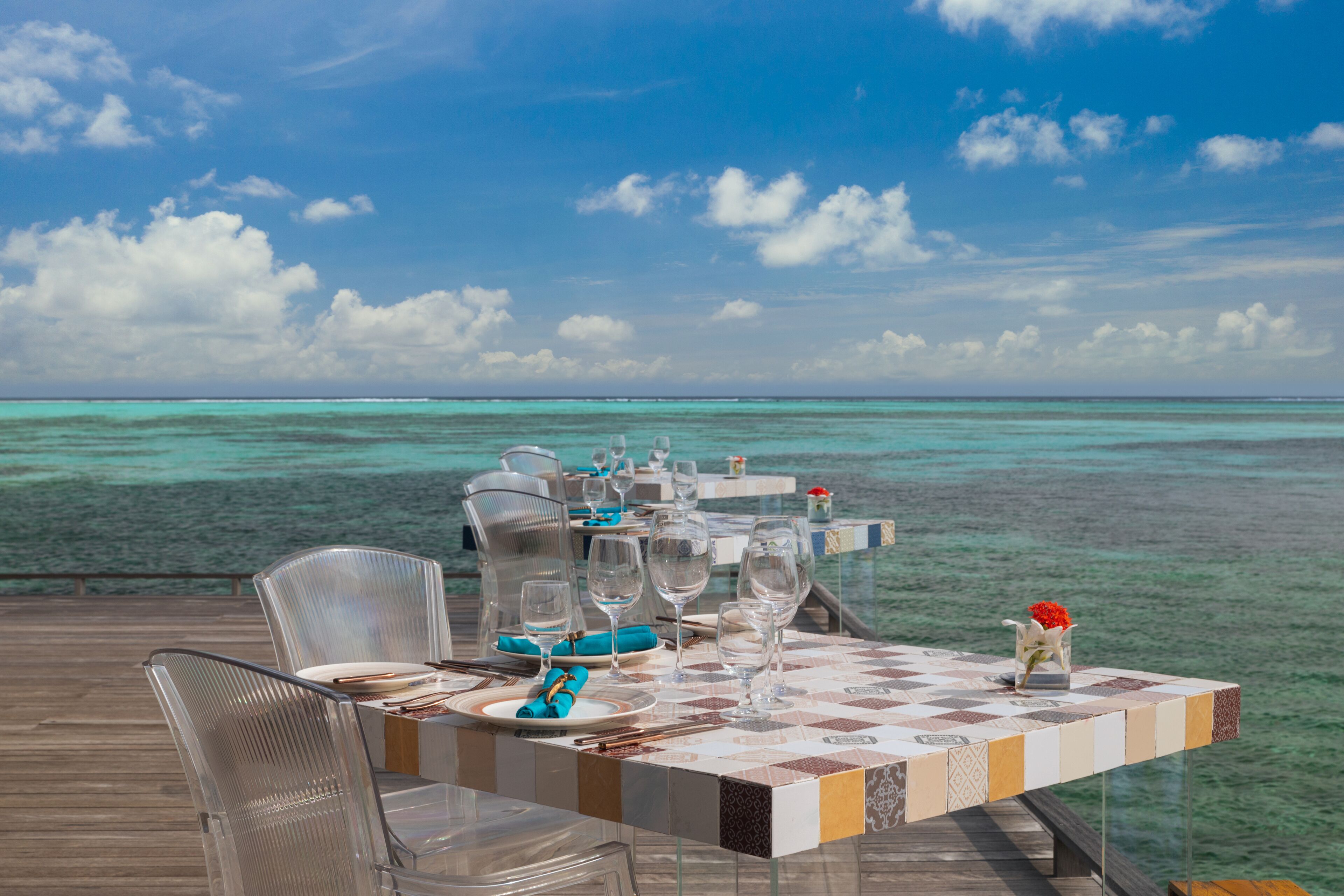 3 restaurants, breakfast, lunch, dinner served; international cuisine