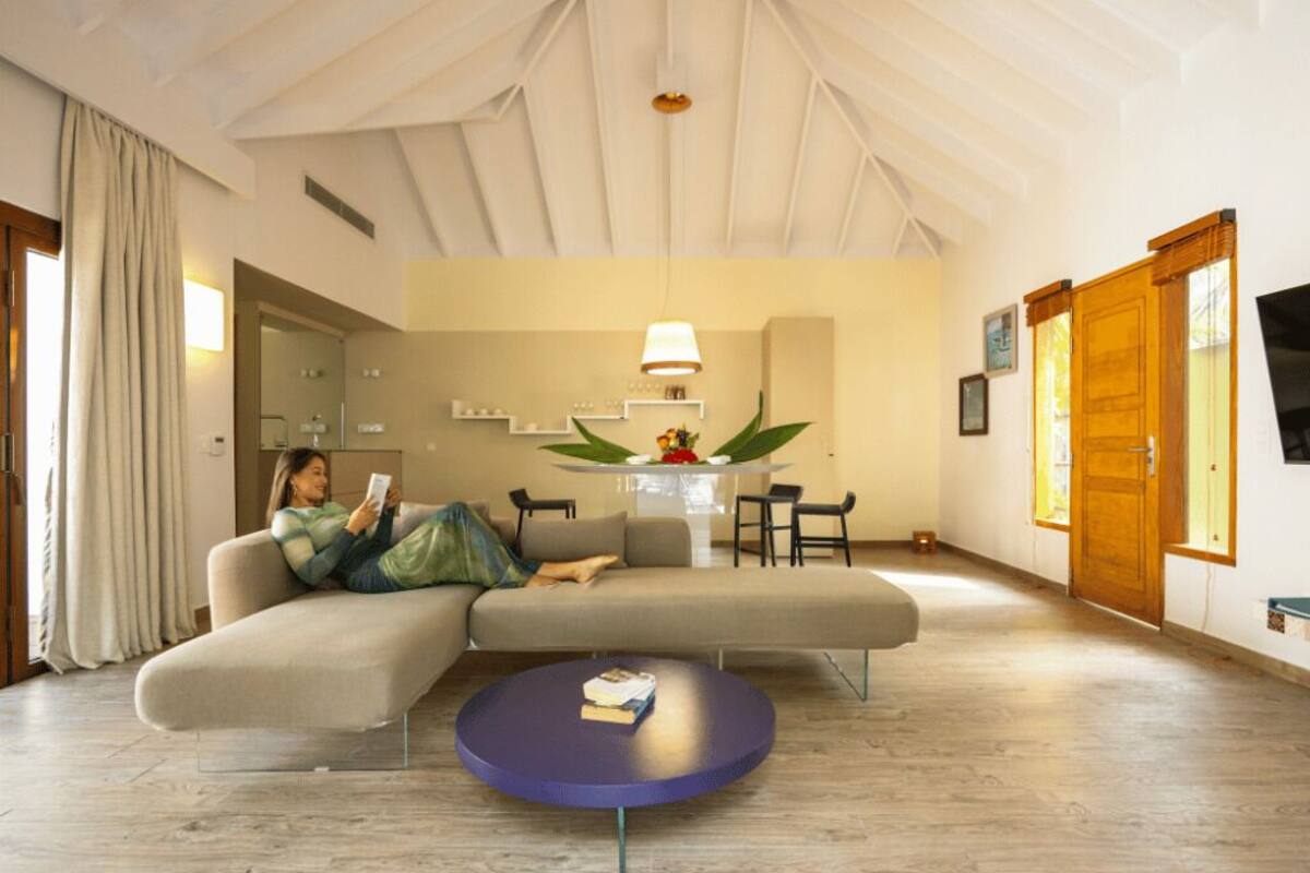 cocoon suite | living room | flat-screen tv