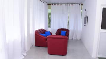 Chambre Double Classique | Bureau, fer et planche à repasser, lits pliants/supplémentaires