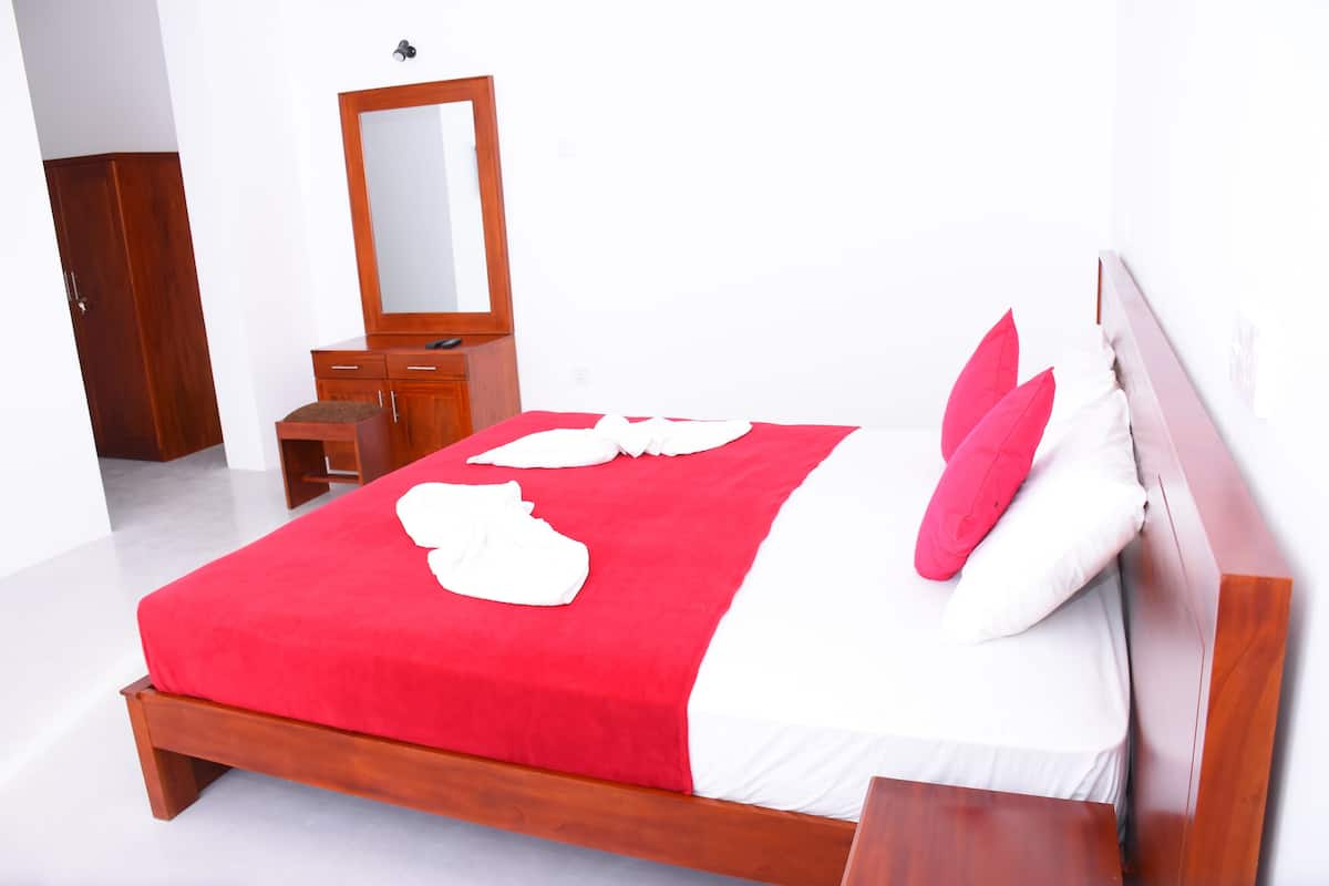 Habitación doble clásica | Escritorio, tabla de planchar con plancha, camas extra y wifi gratis