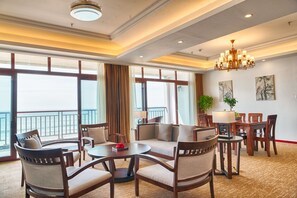 Superior Family Suite | Living area | Flat-screen TV - Jie Jie Beach Hotel (Panadura)