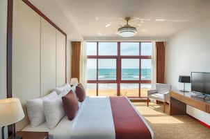 Family Suite | In-room safe, desk, iron/ironing board, rollaway beds
