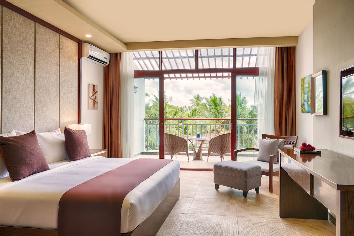 Junior Suite, 1 Bedroom, Garden View | In-room safe, desk, iron/ironing board, rollaway beds
