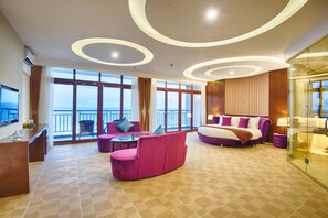 Honeymoon suite, 1 slaapkamer, uitzicht op zee | Uitzicht op strand/zee