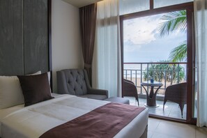 Deluxe kamer | Uitzicht op strand/zee