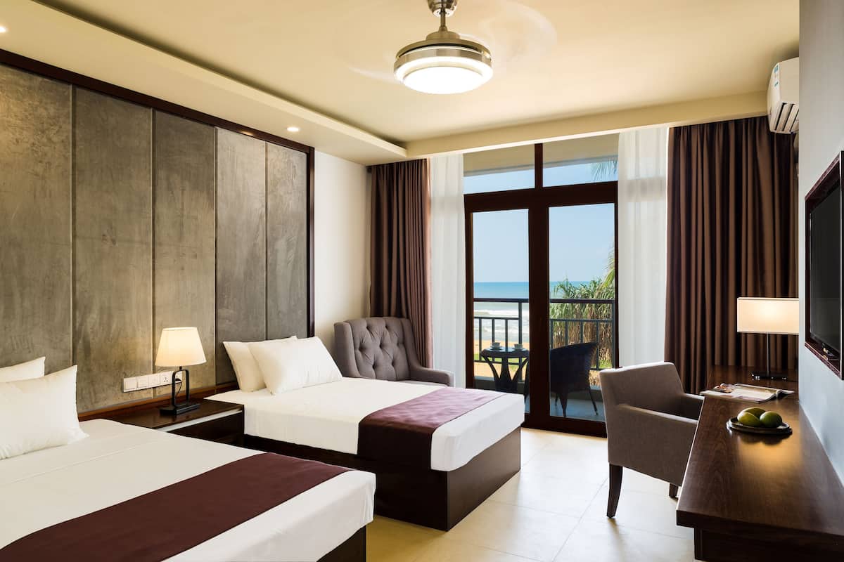 Deluxe Room | In-room safe, desk, iron/ironing board, rollaway beds