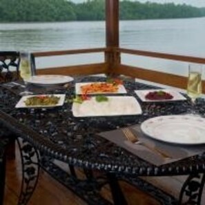 Daily continental breakfast for a fee - Okvin River Villa (Dharga Town)