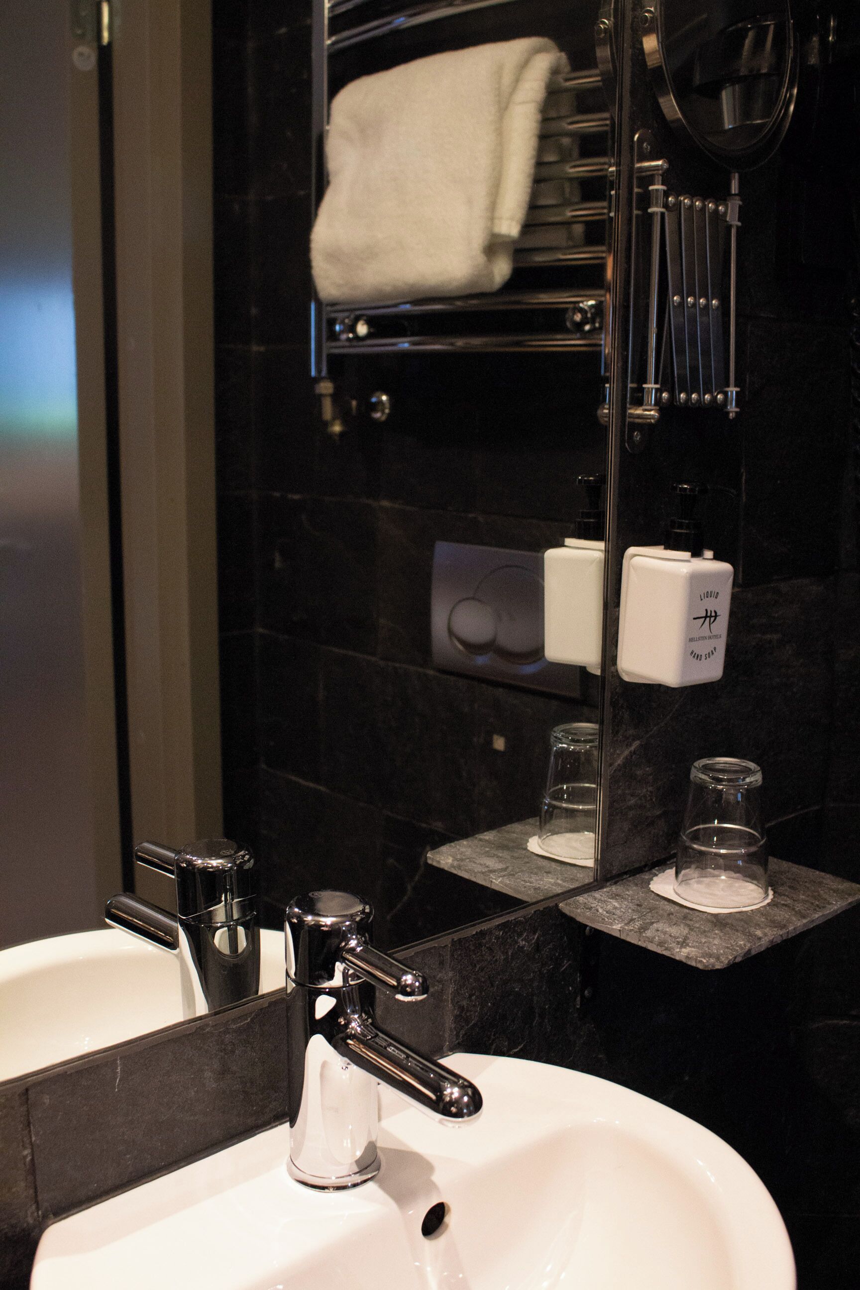 standard single room | bathroom | shower, hair dryer, towels