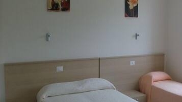 Camera tripla | Una cassaforte in camera, una scrivania, Wi-Fi gratuito