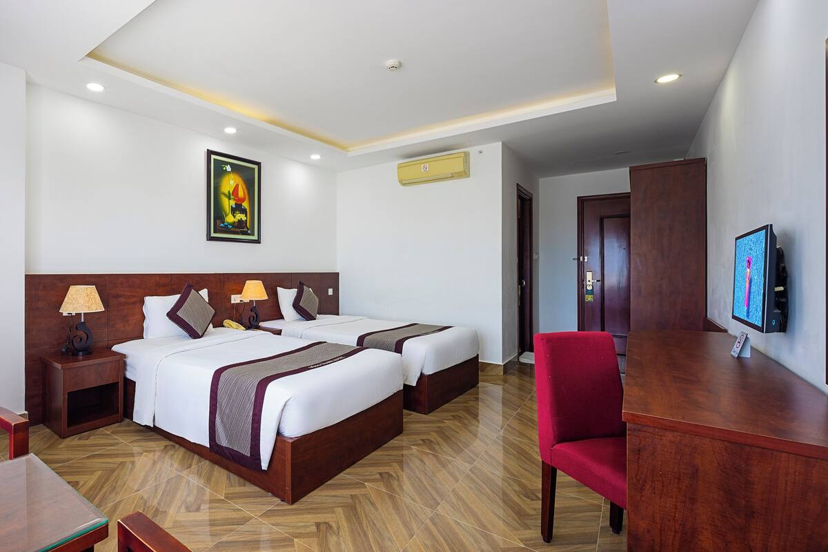 Premium bedding, minibar, in-room safe, desk