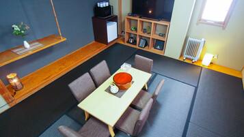 Chambre Tradition, fumeurs (Japanese Style) | Décoration personnalisée, bureau, fer et planche à repasser