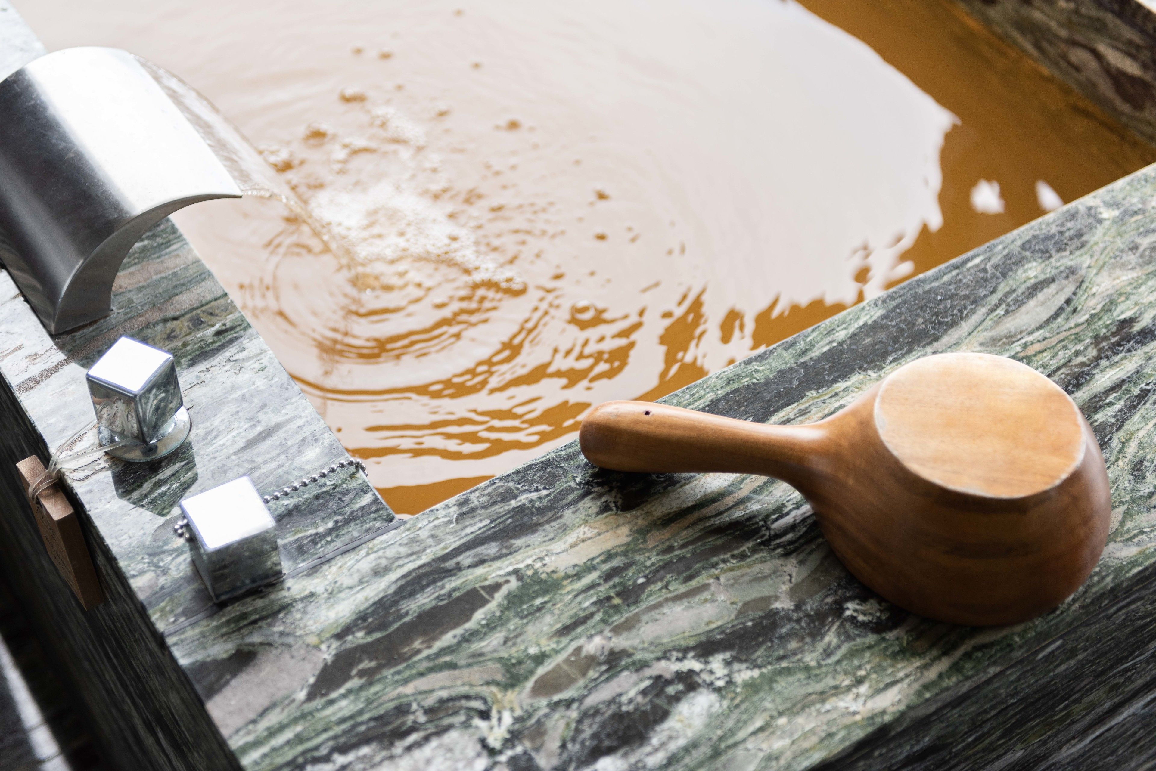 separate bathtub and shower, spring water bathtub, rainfall showerhead