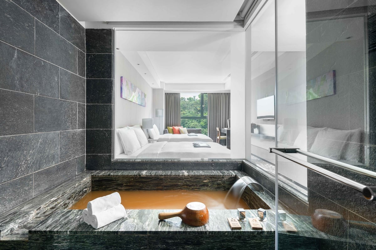 separate bathtub and shower, spring water bathtub, rainfall showerhead