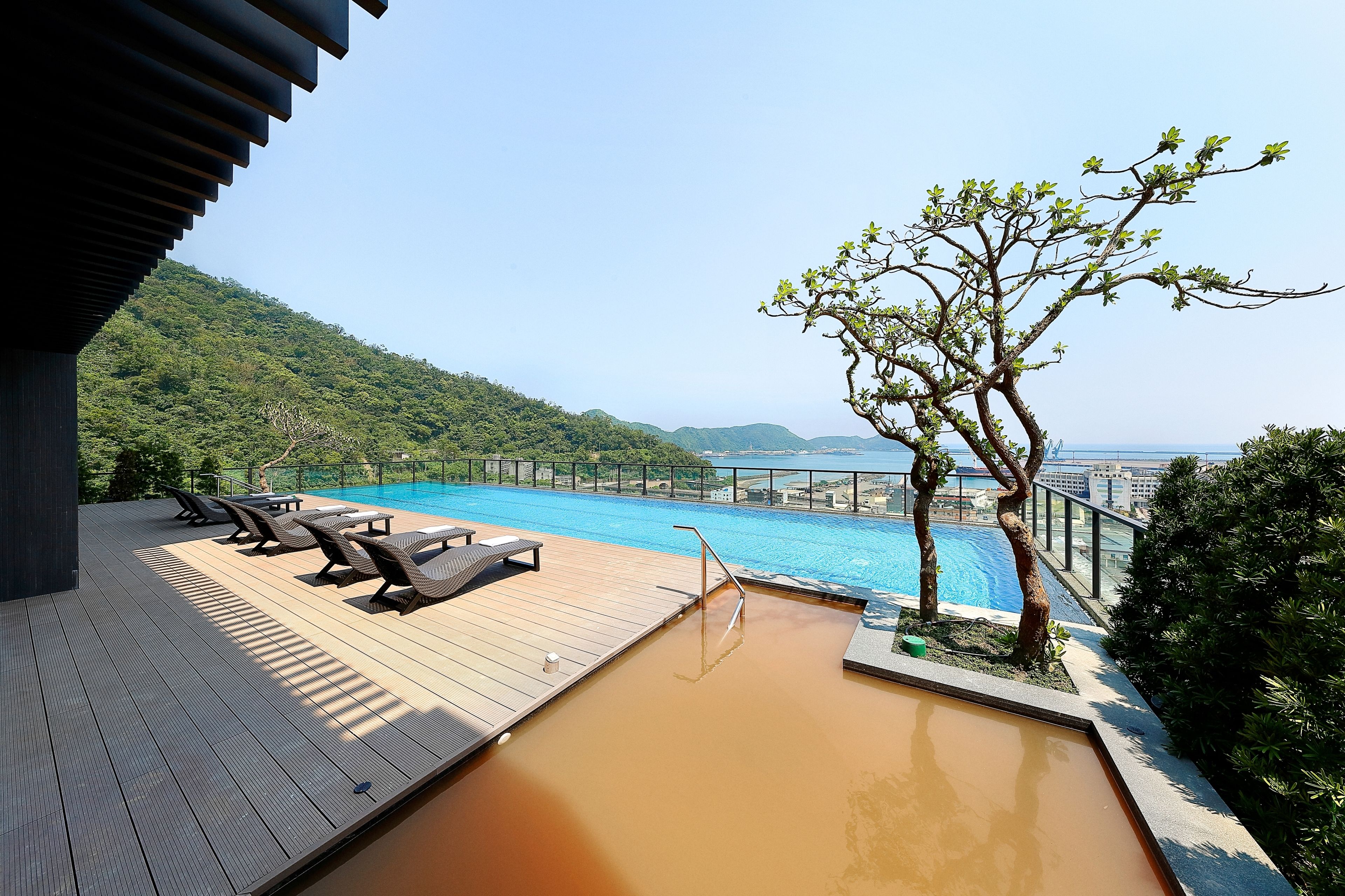 outdoor pool, open 7 am to 10 pm, pool loungers, lifeguards on site