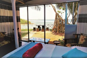 Individually furnished, desk, laptop workspace, iron/ironing board - Dinsara Pearl Villa (Weligama)