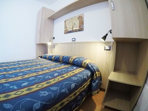 Minibar, escritorio, wifi gratis y ropa de cama