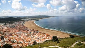 Una spiaggia nelle vicinanze