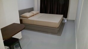 Room - Legenda Beril Hostel (Makassar)