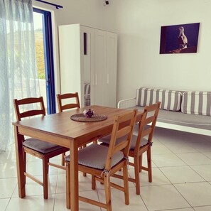 Fridge, oven, stovetop, electric kettle - Spanos Apartments (Andros)