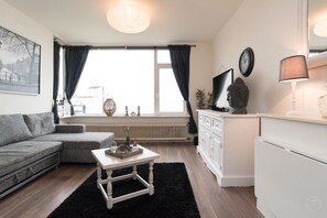 Appartement, 1 chambre, balcon, vue mer | Coin séjour