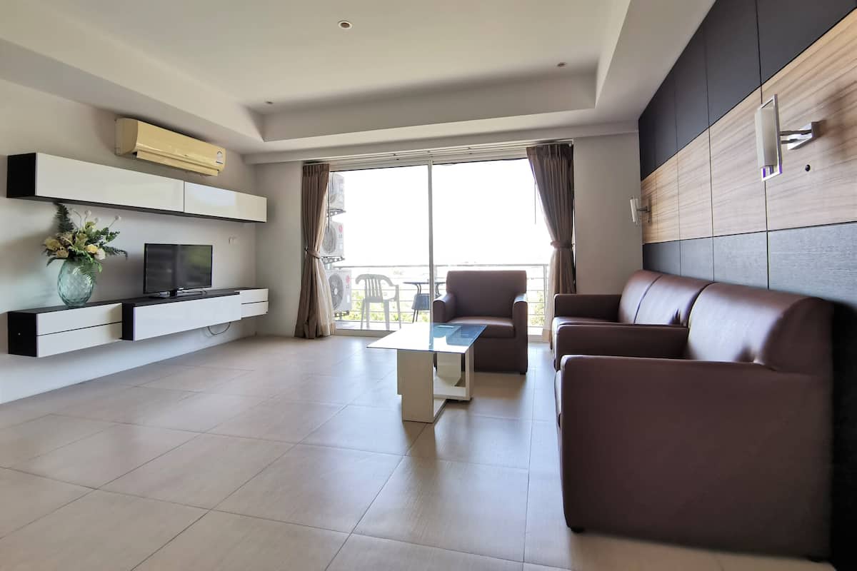 1 bedroom, in-room safe, laptop workspace, soundproofing